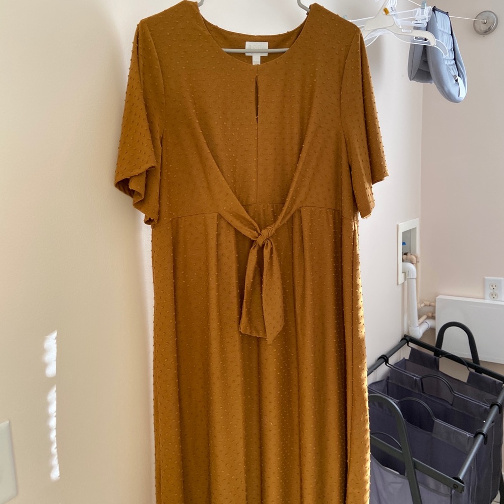 Maternity flutter sleeve dress (a:glow)